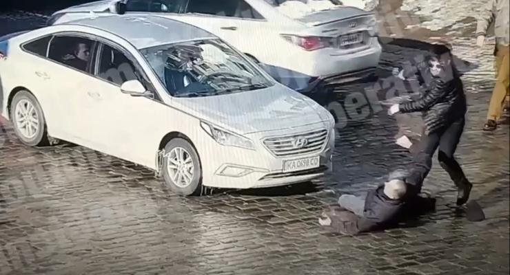 В Киеве водитель ударом кулака убил пешехода на "зебре" - СМИ