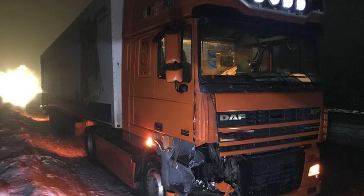 В Ровенской области грузовик сбил 22-летнего парня