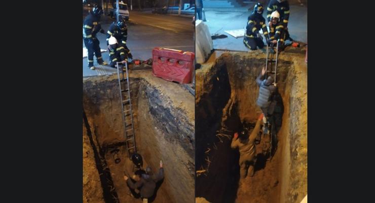 В Одессе парень упал в глубокий котлован, вырытый коммунальщиками