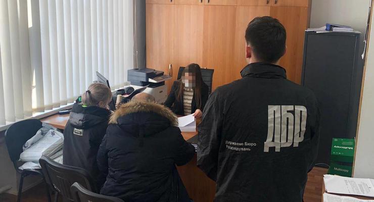 Пятерых налоговиков Киевщины заподозрили в хищении миллионов