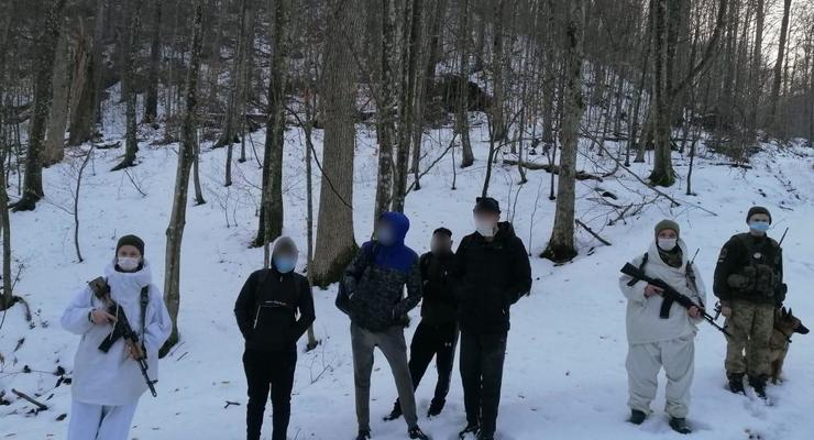 На Закарпатье пограничники выстрелами остановили студентов-иностранцев