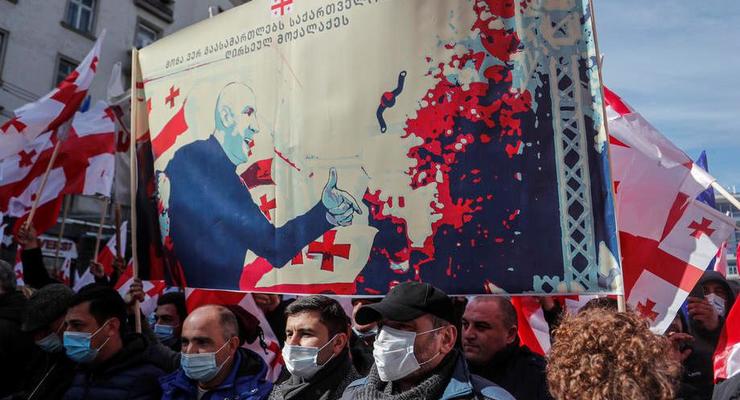 В Тбилиси требуют освободить лидера оппозиции