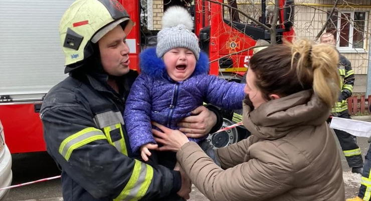 В Киеве горела высотка, эвакуировали 12 человек