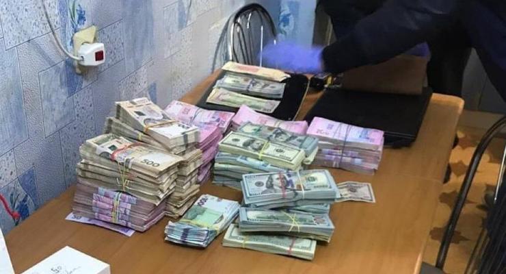 На Харьковщине у поселкового головы при обыске нашли $200 тысяч