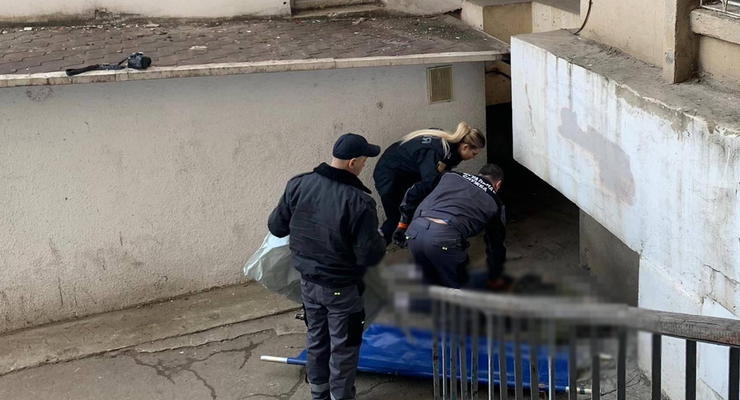 В Одессе парень на глазах у горожан прыгнул с балкона на 15 этаже