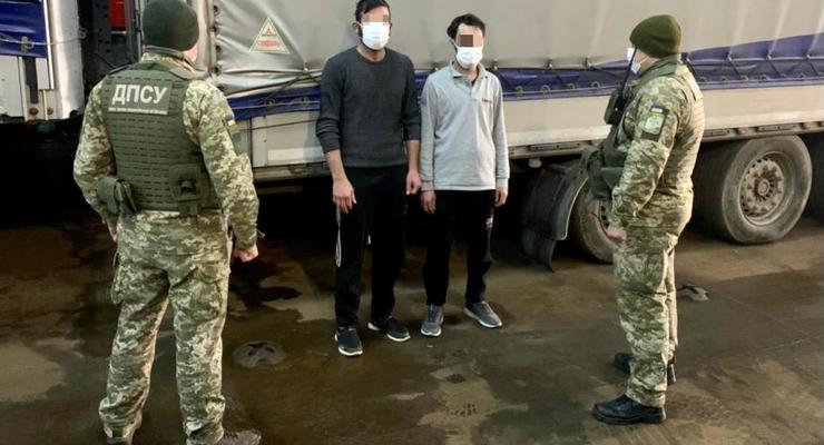 Два сирийца приплыли в Украину в грузовом прицепе