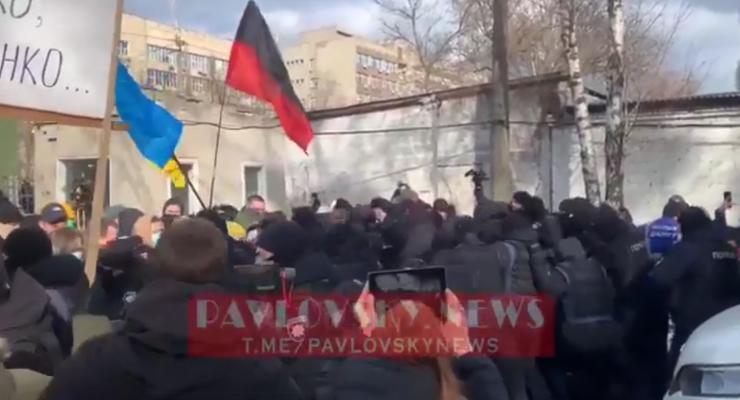 Сторонники Антоненко блокировали столичный суд