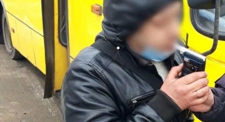 В Киеве водитель автобуса возил пассажиров пьяным и без документов