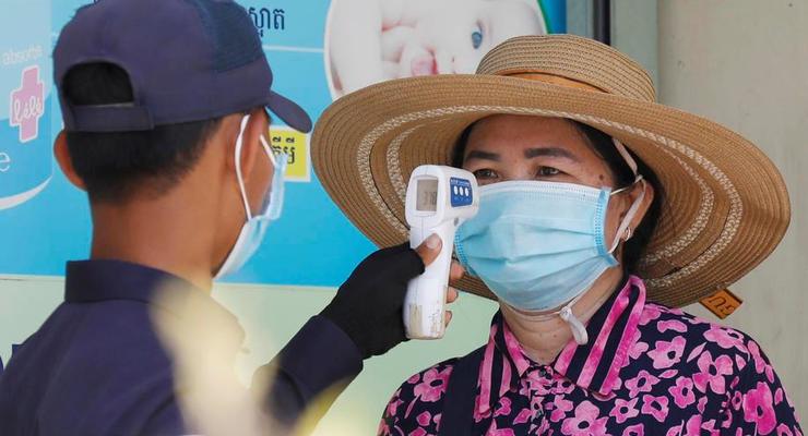 В Камбодже спустя год пандемии первая смерть от COVID