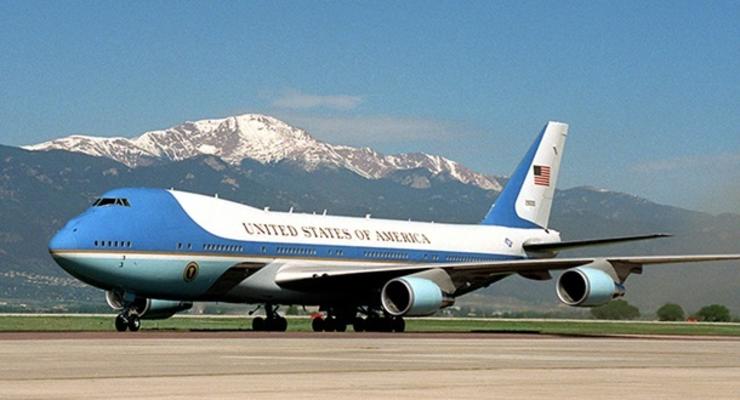 В США бездомный проник на авиабазу с президентским самолетом