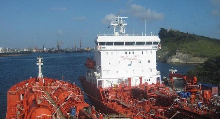 У берегов Бенина напали на танкер с украинскими моряками