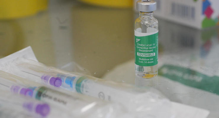 В Украине снизились темпы вакцинации от COVID
