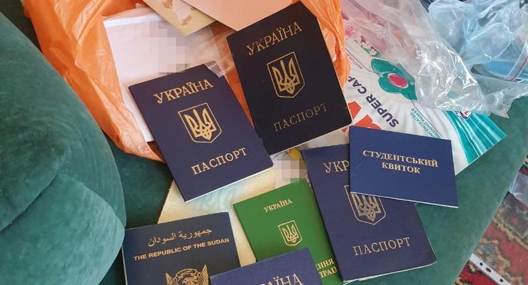 В Харькове массово печатали фальшивые паспорта для иностранцев