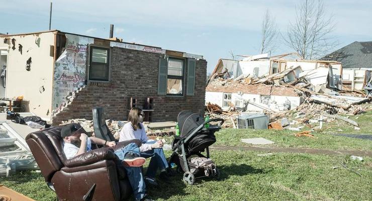 Торнадо повредили сотни домов в США