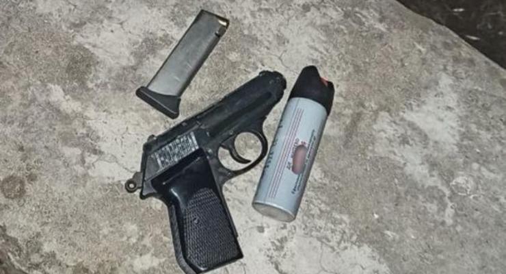 В Запорожье пьяный мужчина устроил стрельбу из пистолета