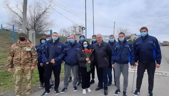 Спасенные с затонувшего корабля моряки прибыли в Украину