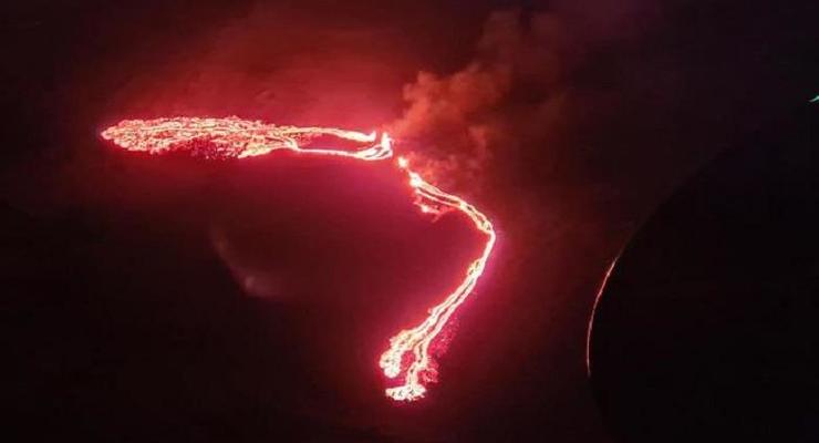 В Исландии начал извергаться спавший 900 лет вулкан