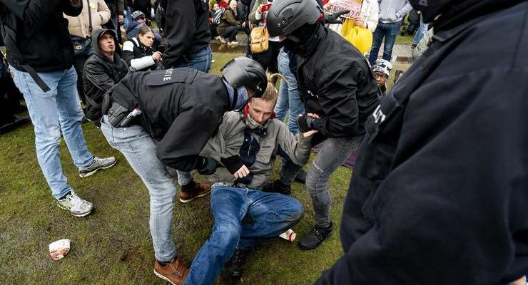 В Амстердаме задержали десятки протестующих против карантина