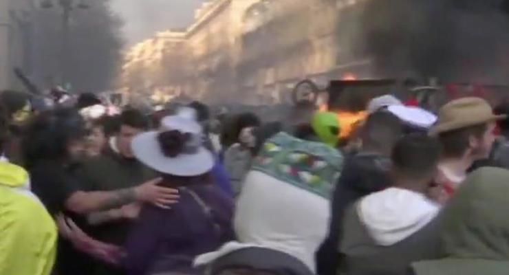 В Марселе из-за пандемии разогнали карнавал