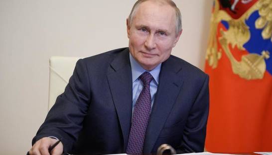 Песков объяснил непубличную вакцинацию Путина