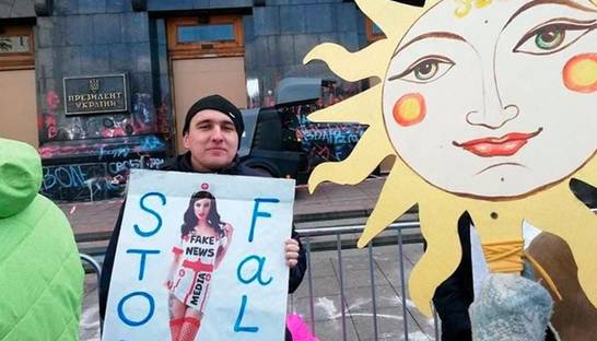 Возле Офиса президента протестовали "COVID-диссиденты"