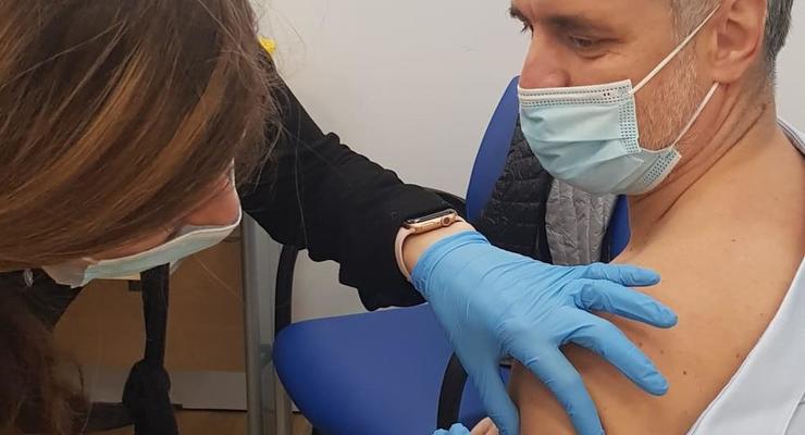 Украинский посол в Британии привился от COVID-19 вакциной AstraZeneca