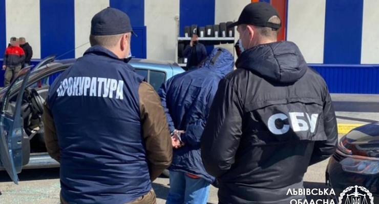 Сотрудника Львовгаза задержали на взятке в 130 тысяч гривен