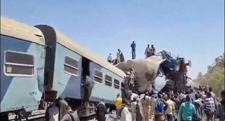В Египте столкнулись два поезда: погибли более 30 человек