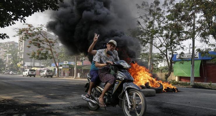 В Мьянме при разгоне протестов погибли не менее 50 человек
