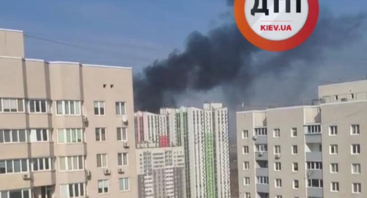 В Сети показали видео серьезного пожара в Киеве