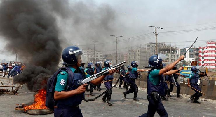 В Бангладеш в столкновениях с полицией погибли 11 человек