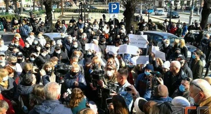 Антикарантинный протест в Черновцах: Власти пошли на уступки