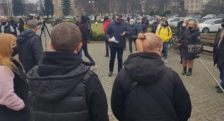В Ужгороде предприниматели митингуют против усиления карантина