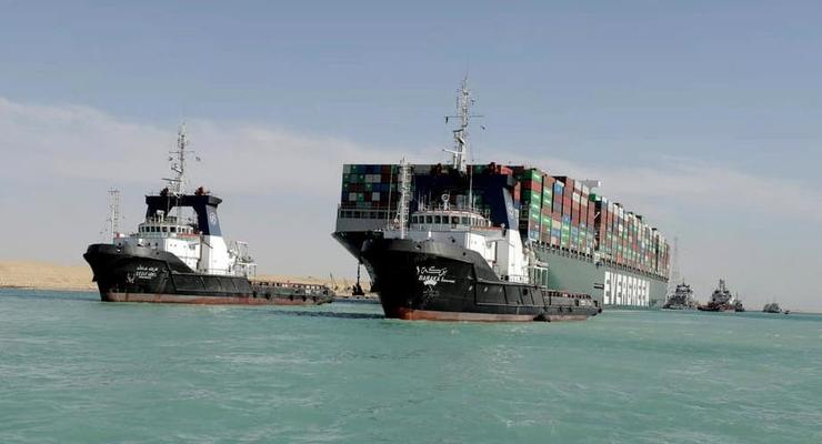 В Египте начали расследовать аварию судна в Суэцком канале