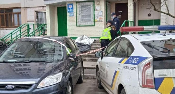 В Киеве из окна дома выпала женщина