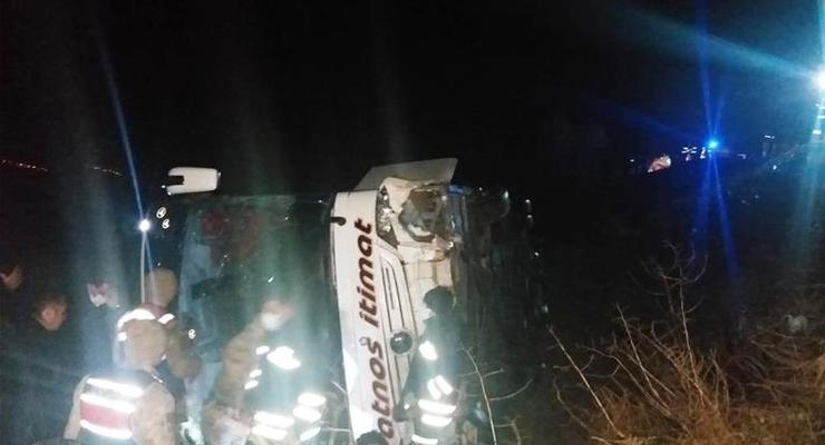 В ДТП с автобусом в Турции пострадали 39 человек