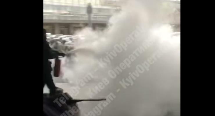 В Киеве охрана ТЦ разгоняла драку огнетушителями