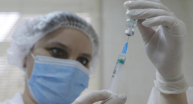 Еще четыре тысячи украинцев вакцинировали от СOVID-19