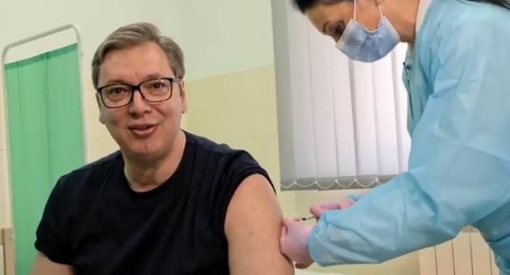Президент Сербии получил прививку от COVID-19 вакциной от Sinofarm