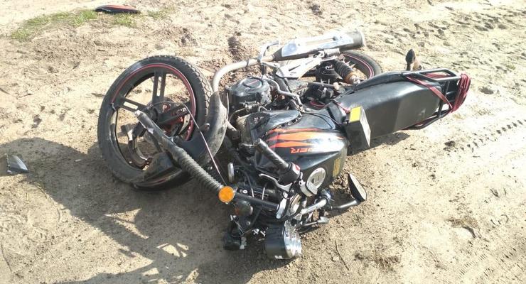 На Волыни две девушки разбились на мотоцикле: Одна погибла