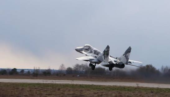 Севастопольская бригада авиации отрабатывает воздушные бои на Волыни