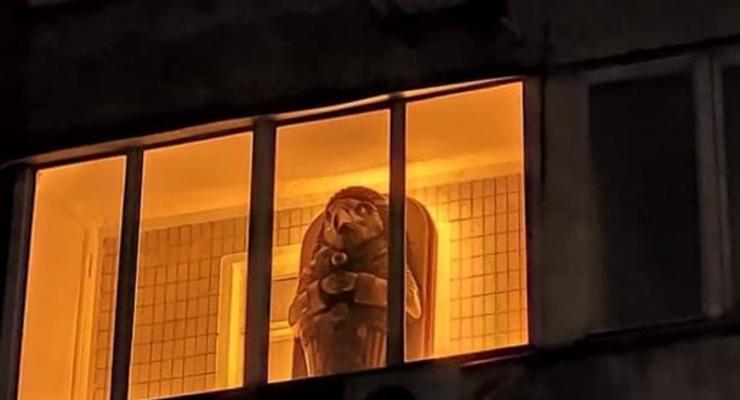 В Киеве на балконе многоэтажного дома заметили саркофаг