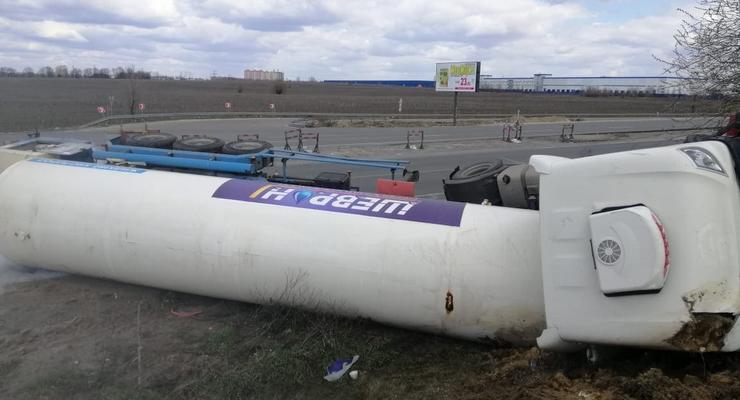 Возле Киева перевернулась цистерна с жидким кислородом