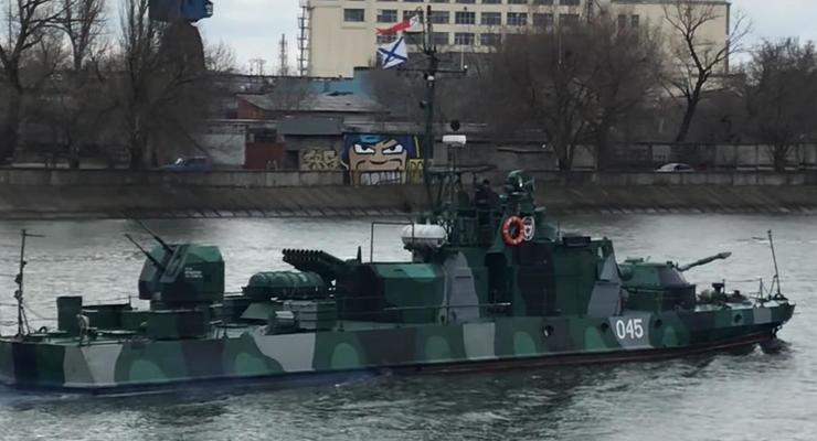 В Черное море идут 15 военных кораблей РФ
