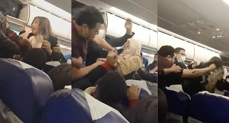 В Турции драка пассажиров самолета попала на видео
