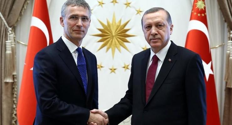 Эрдоган и Столтенберг обсудили стягивание войск РФ к Украине