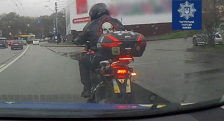 В Киеве из-за трусов оштрафовали водителя мотоцикла