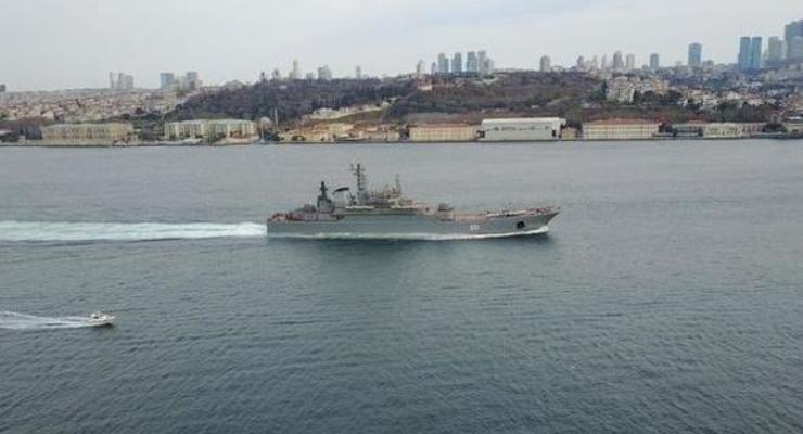 Два больших десантных корабля РФ вошли в Черное море