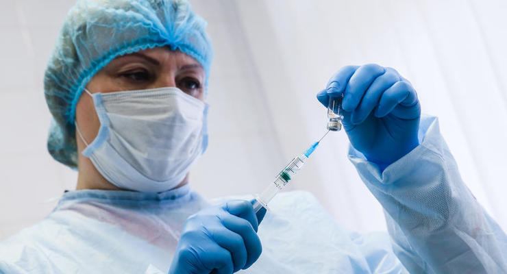 В Украине снизились темпы вакцинации от коронавируса