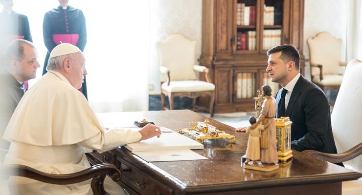Зеленский поблагодарил Папу Римского за молитву о мире в Украине